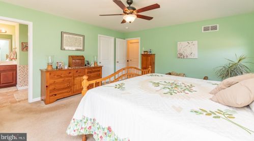 303 8th Ave, Parkesburg PA  19365-1359 exterior