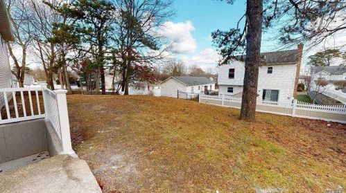 141 25 St, Wheatley Heights NY  11798-3802 exterior