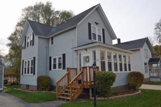 113 3rd St, Oconomowoc, WI 53066-3612