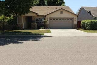 927 Loyola Ave, Visalia, CA 93277-6564