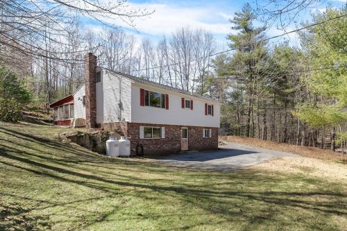 6 Happy Hollow Rd, Danville NH  03819-3100 exterior