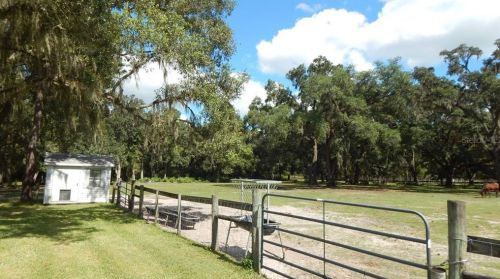 17639 Palamino Lk Dr, Dade City FL 33523-1949 exterior