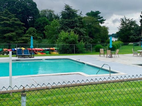 40 Web Ave, North Kingstown RI  02852-6822 exterior