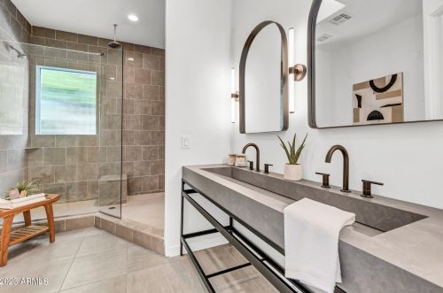 7627 22nd St, Phoenix AZ  85020-4706 exterior