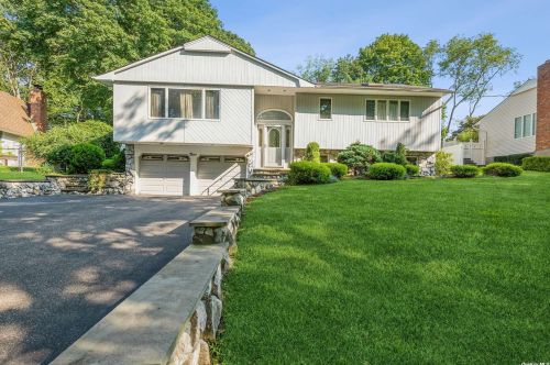 9 Dorothy Ln, San Remo, NY 11754-2932