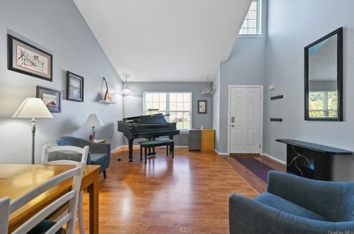 35 Mclaughlin Way, Washingtonville NY  10992-1151 exterior