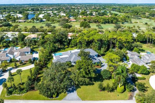 7 Country Rd, Boynton Beach FL  33436-5609 exterior