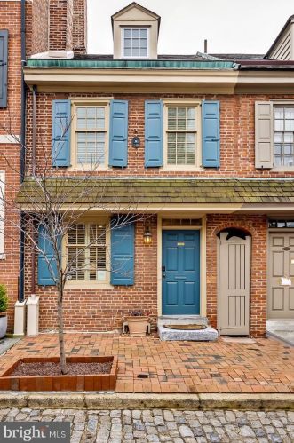 128 Delancey St, Philadelphia PA  19106-4303 exterior