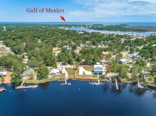 601 Riverview Dr, Carrabelle FL  32322-5054 exterior