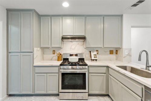 208 Bald Eagle Dr, Vacaville CA  95688-1054 exterior