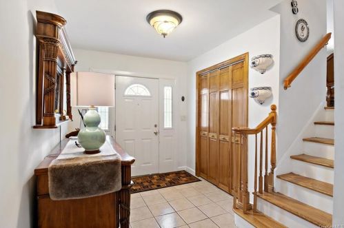 670 Secor Rd, Hartsdale NY  10530-1360 exterior