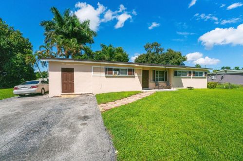 340 2nd Ave, South Bay, FL 33493-2323