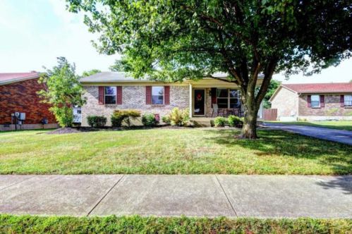 3903 Autumn Falls Ct, Louisville, KY 40229-2600