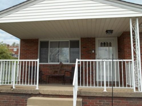 219 Rosebriar Dr, Glenshaw, PA 15116-1333