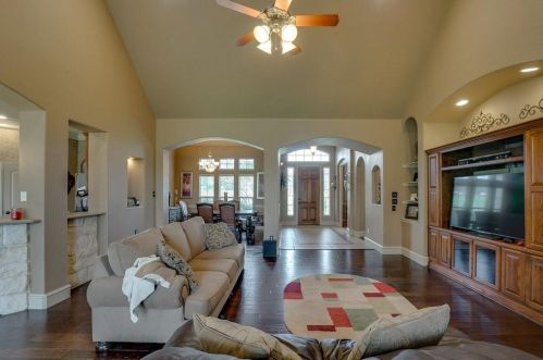 6207 Firenze Dr, Fort Worth, TX 76140-8250