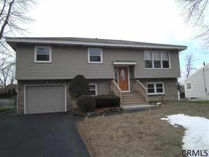 4 Greenacres Dr, Newtonville, NY 12110-5113