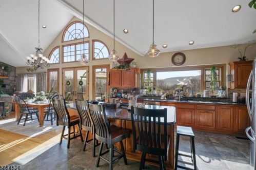 1 Mohawk Xing, Wantage NJ  07461-4539 exterior