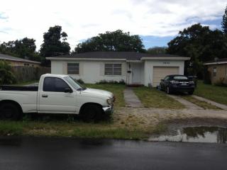 2624 Dewey St, Hollywood, FL 33020-5724