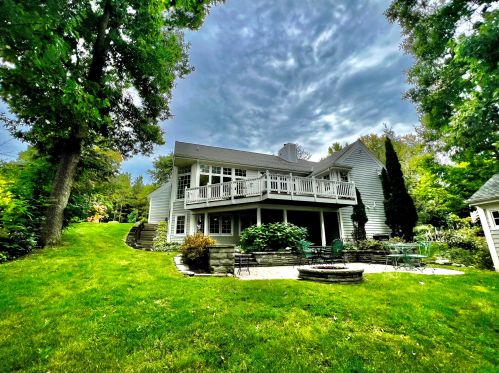 731 Amy Belle Lake Rd, Hubertus, WI 53033-9658