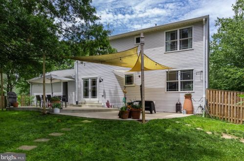 1461 Kingstream Dr, Herndon, VA 20170-2552