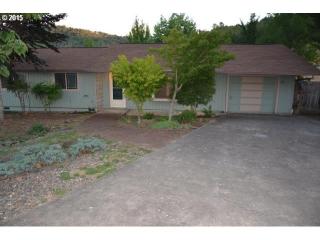 925 Murray Ct, Roseburg, OR 97470-3816