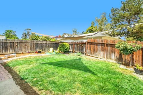 1654 Donner Way, Woodland CA  95695-5564 exterior