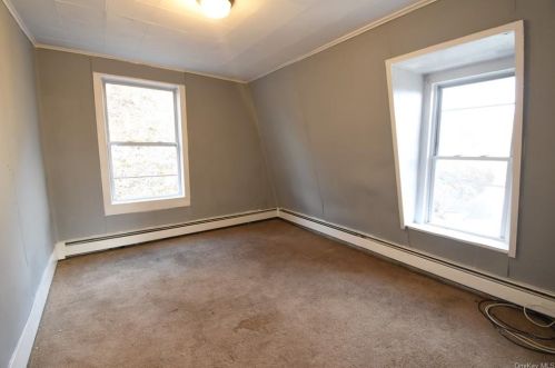 79 Main St, Port Jervis NY  12771-2111 exterior