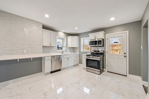 108 Oak Spring Rd, Canonsburg PA  15317-1045 exterior