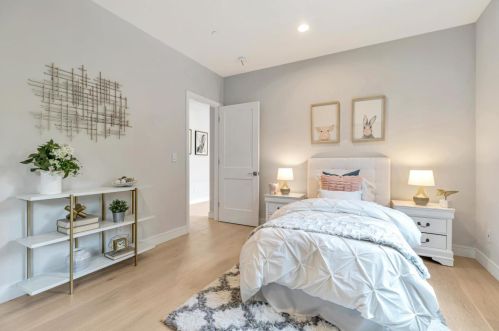 375 Chiquita Ave, Mountain View CA  94041-1007 exterior