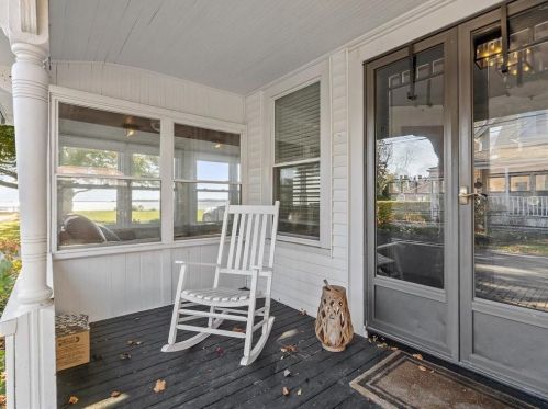 51 9th Ave, Warwick RI  02886-8349 exterior