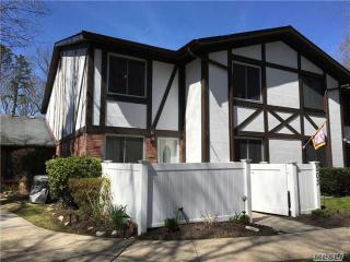 203 Birchwood Rd, Gordon Heights, NY 11763-1244