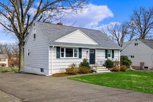 11 Midway Rd, White Plains, NY 10607-2108
