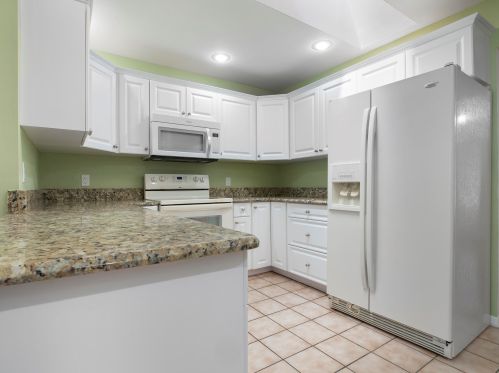 859 4 Ln, Vero Beach FL 32962-1656 exterior