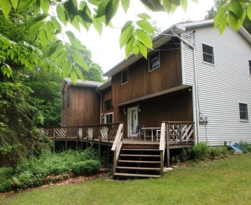 115 Lake In The Clouds Rd, Canadensis, PA 18325-4720
