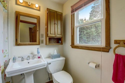 11315 Glenbrook Ln, Thiensville WI  53092-3113 exterior