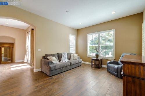 8765 Wild Iris Dr, Gilroy CA  95020-7935 exterior