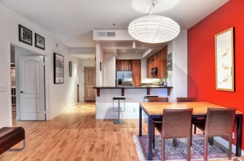 200 Paris Ln, Newport Beach, CA 92663-1604