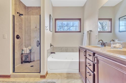 11380 Concord Crk Dr, Thiensville WI  53092-4387 exterior