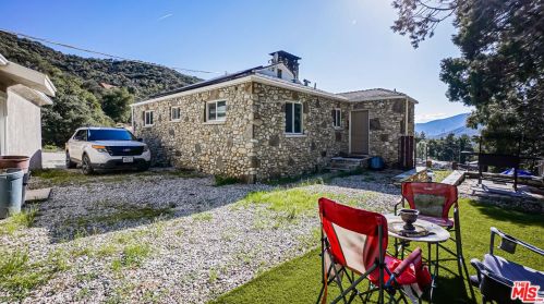 40321 Calle Rosalito, Santa Clarita CA  91390-1088 exterior