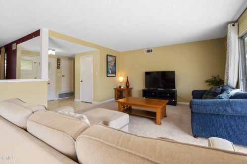 1151 Lawrence Way, Oxnard CA  93035-2525 exterior