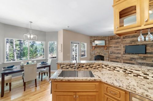 10570 Alta Sierra Dr, Grass Valley CA  95949-6840 exterior