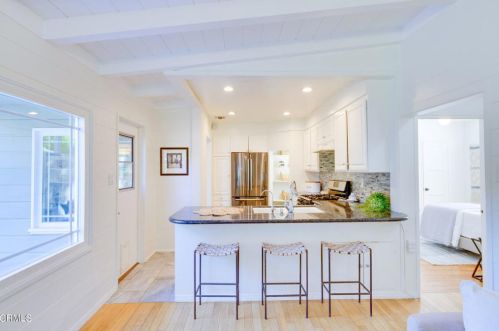 4837 Crown Ave, La Canada CA  91011-3619 exterior