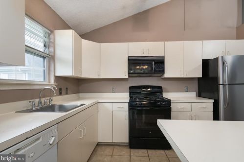 817 Roundtree Pl, Lawrence Township NJ  08648-2538 exterior