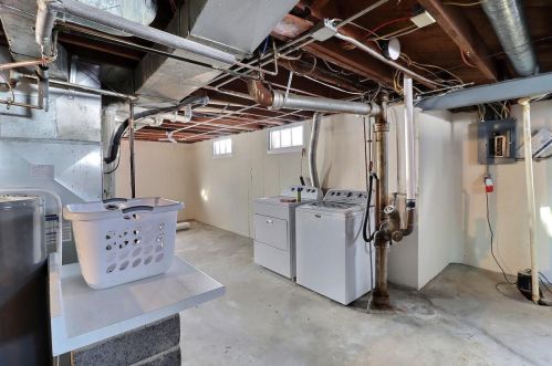 1240 Marian Ln, Green Bay WI  54304-2338 exterior