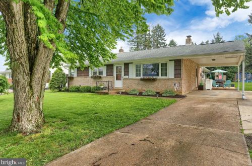 541 Old Orchard Ln, Camp Hill PA  17011-1829 exterior