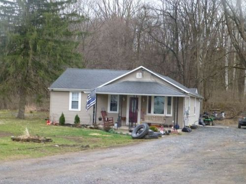 725 Mohrsville Rd, Shoemakersville PA  19555-9762 exterior