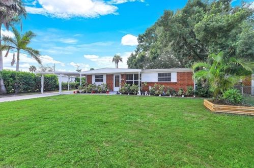 2160 Harbor Ln, Naples, FL 34104-4218