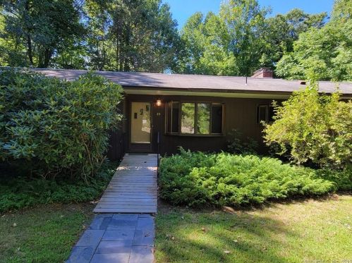 23 Dorset Ln, Brookfield Center, CT 06804-3120