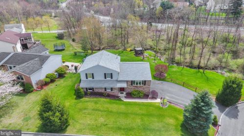 5805 Hillsborough Ct, Harrisburg PA  17111-4736 exterior