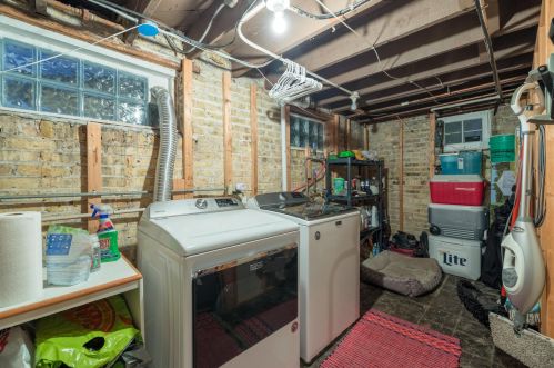 828 32, Milwaukee WI 53215-1549 exterior